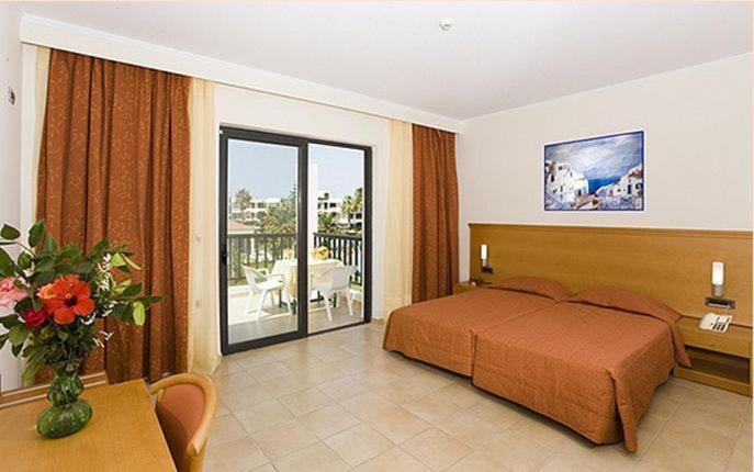 Tigaki Beach Hotel Екстер'єр фото